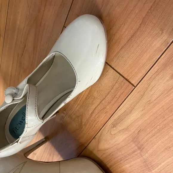 Retro Heels - Picture 2 of 4